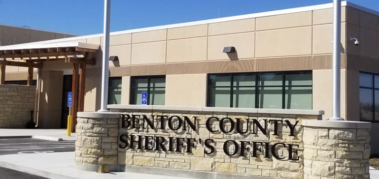 One in Custody After Stabbing Incident in Benton County